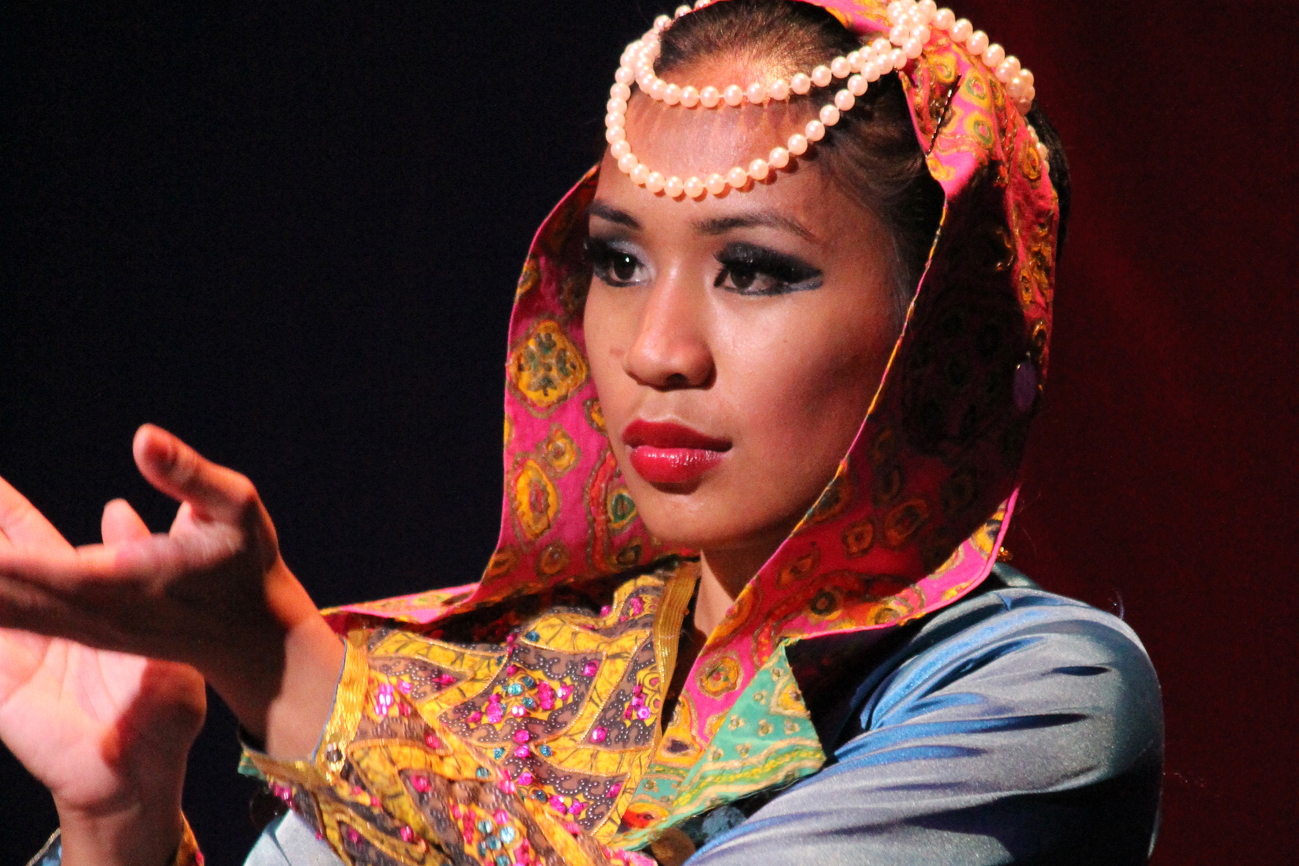 Asik - Philippine Performing Arts Company